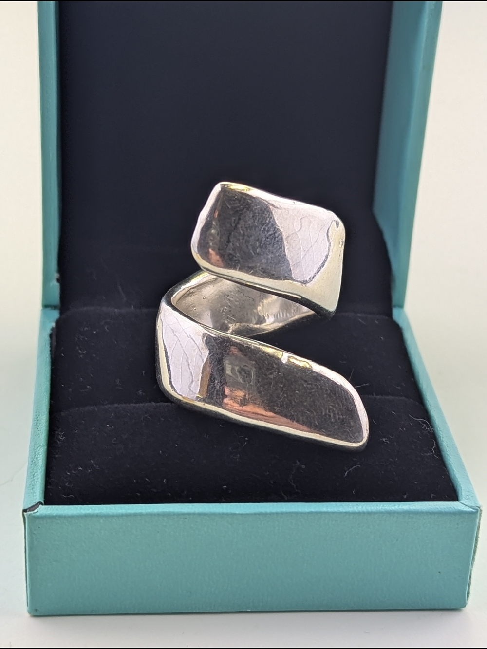 ✨ Vintage Sterling Silver Bypass Ring Modernist Ribbon Design ✨ - Picture 2 of 5